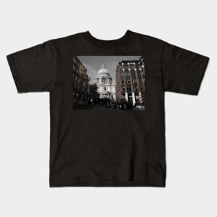 St Paul’s Cathedral and people from different walks of life II Kids T-Shirt
